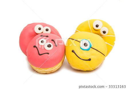 Donut in glaze isolated 33313163