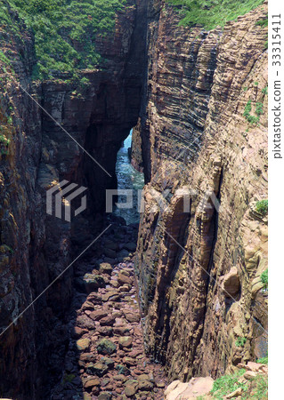 Cliff of Sanuki "Jabuga valley" 33315411