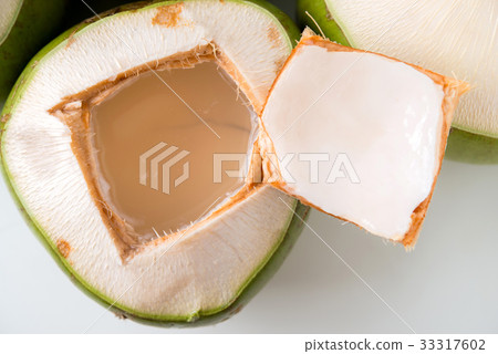open fresh coconut 33317602