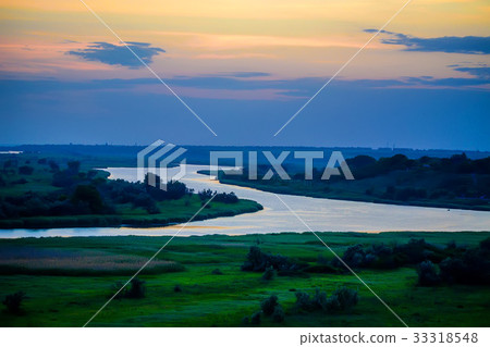 Beautiful sunset over river bend Beautiful sunset over river bend 33318548