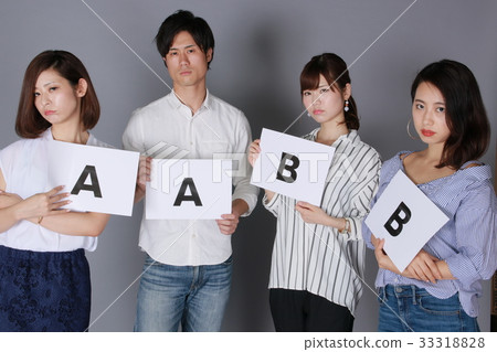 一個派系和一群四人男女 33318828