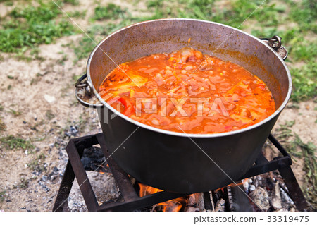 Tasty Hungarian goulash soup bograch with paprika  33319475