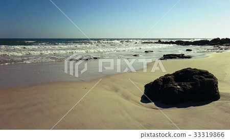 Rock in Beach 33319866