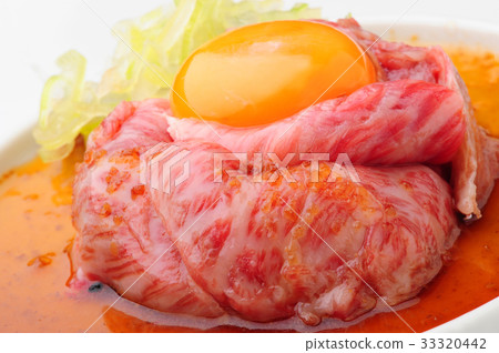 Beef sashimi yukke Beef sashimi yukke 33320442