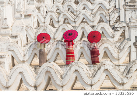 Back side of three buddhist burmese with traditional umbrella on the Mya Thein Tan Pagoda at bagan, mandalay, myanmar 33323580