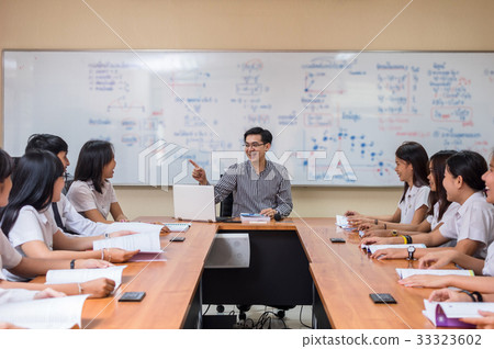 Asian teacher Giving Lesson to group of College Students in the classroom, University education concept Asian teacher Giving Lesson to group of College Students in the classroom, University education concept 33323602