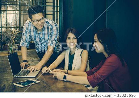 Group Of Asian Business people with casual suit brainstorm Meeting with technology equipment In the modern coffee shop, focus at the man, business group concept Group Of Asian Business people with casual suit brainstorm Meeting with technology equipment In the modern coffee shop, focus at the man, business group concept 33323656