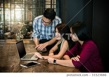Group Of Asian Business people with casual suit brainstrom Meeting with technology equipment In the modern coffee shop, business group concept Group Of Asian Business people with casual suit brainstrom Meeting with technology equipment In the modern coffee shop, business group concept 33323666