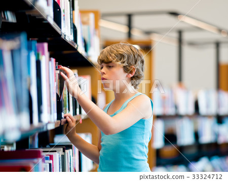 Boy in library 33324712