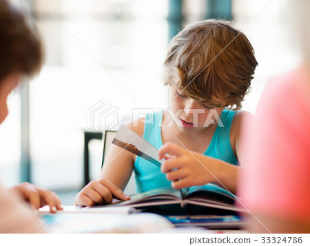 Boy in library 33324786