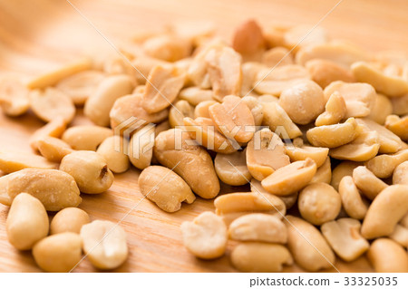 Pile Peanut on woodn background Pile Peanut on woodn background 33325035