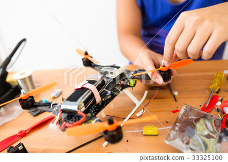 Building drone at home 33325100