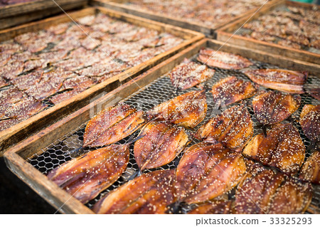 Sesame dried fish 33325293