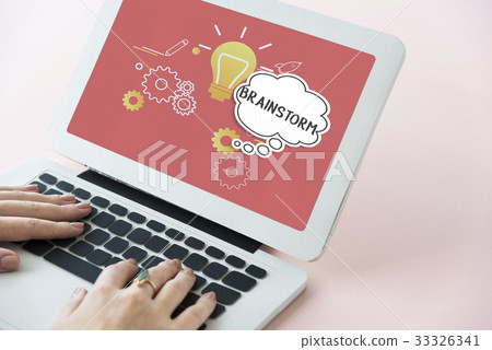 Imagining creative inspiration thought bubble Imagining creative inspiration thought bubble 33326341