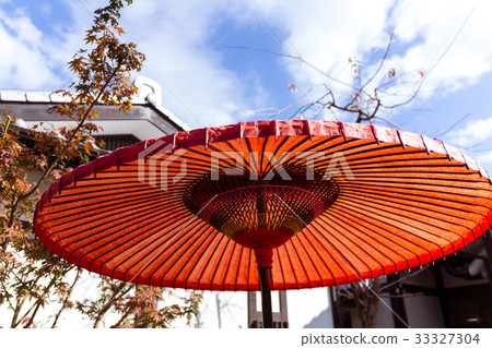 Red umbrella 33327304