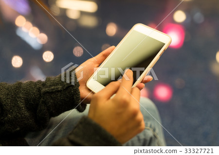 Woman use of mobile phone 33327721