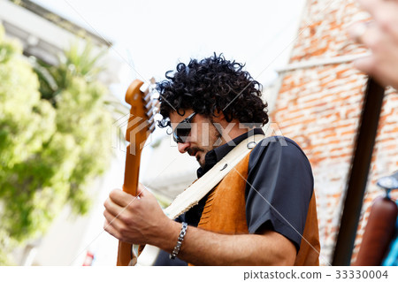 Feel the music 33330004