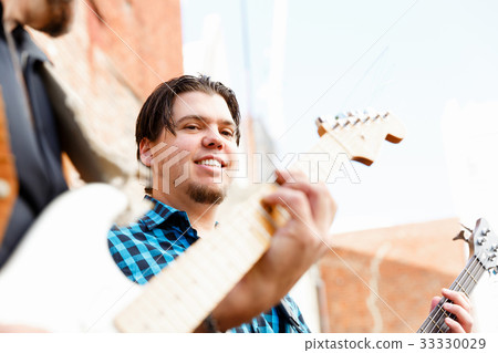 Feel the music 33330029