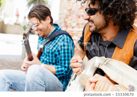 Feel the music Feel the music 33330670