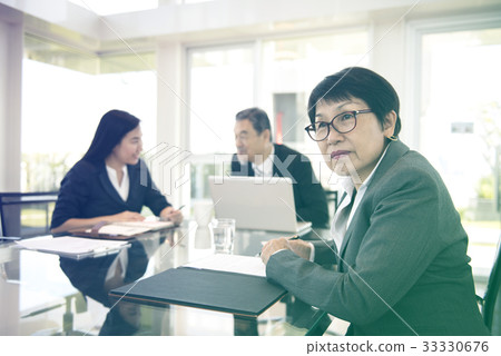 Photo Gradient Style with Business Discussion Meeting Presentation Briefing Photo Gradient Style with Business Discussion Meeting Presentation Briefing 33330676
