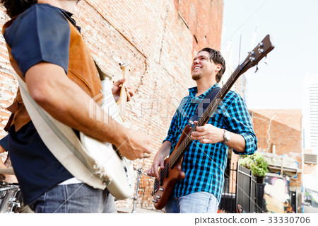 Feel the music Feel the music 33330706