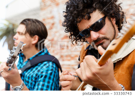 Feel the music 33330743