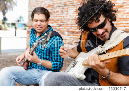 Feel the music 33330747