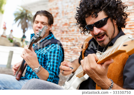 Feel the music 33330750