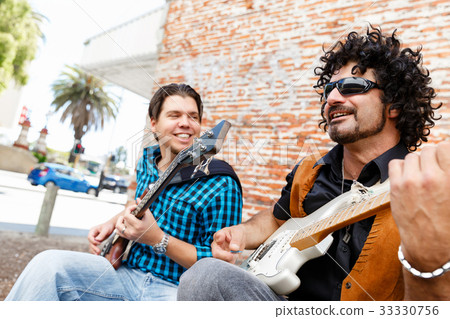 Feel the music Feel the music 33330756