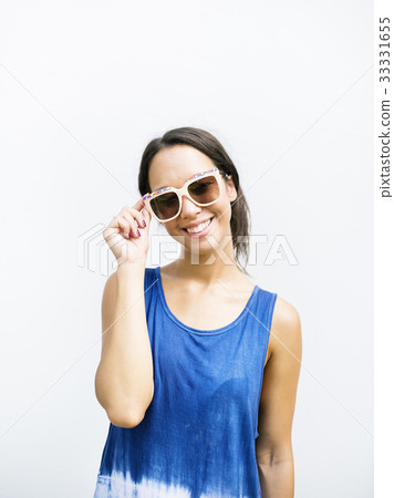 Portrait of asian woman smiling wearing sunglasses Portrait of asian woman smiling wearing sunglasses 33331655