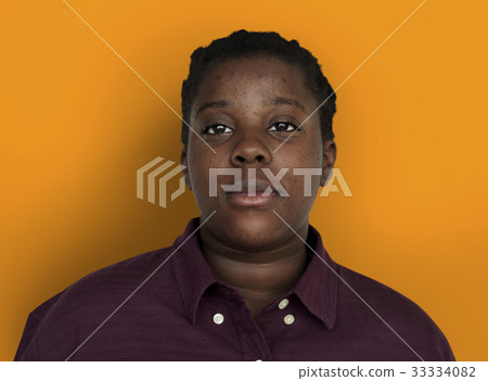 Woman standing and posing for photoshoot close up 33334082