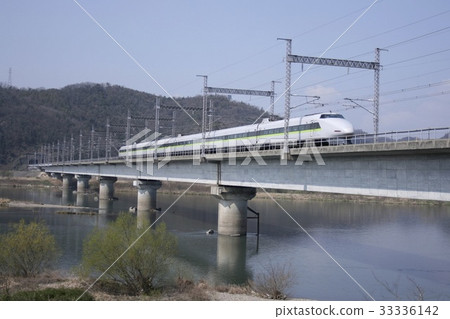 穿越吉井川的山陽新幹線100系兒玉:清新的綠色陣型 穿越吉井川的山陽新幹線100系兒玉:清新的綠色陣型 33336142