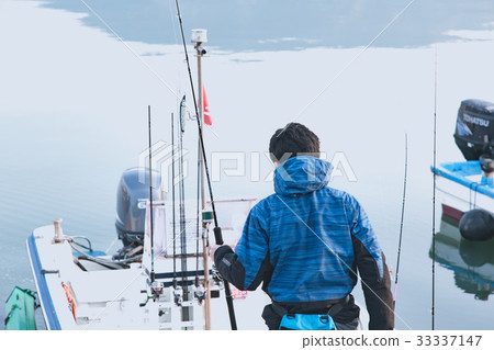 Sea fishing ship departure 33337147