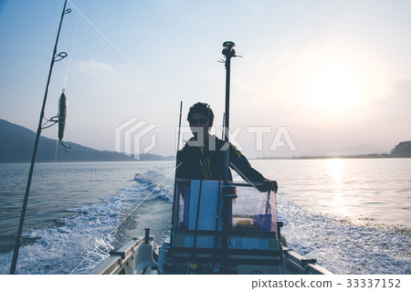 海上捕魚船飛行員 海上捕魚船飛行員 33337152