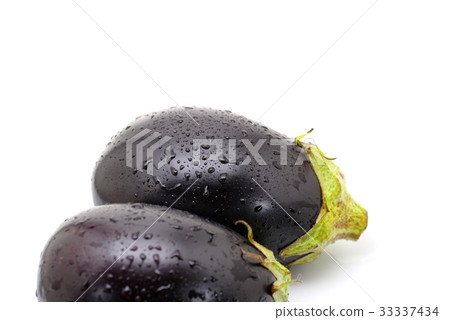 兩個茄子白色背景向上a-1並排左對齊 33337434