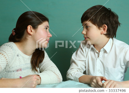 teen siblings boy and girl argue quarrel  33337496