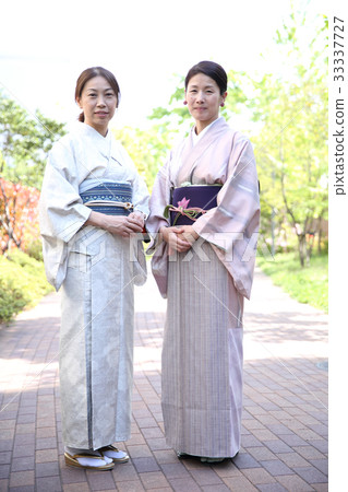 Kimono women Kimono women 33337727