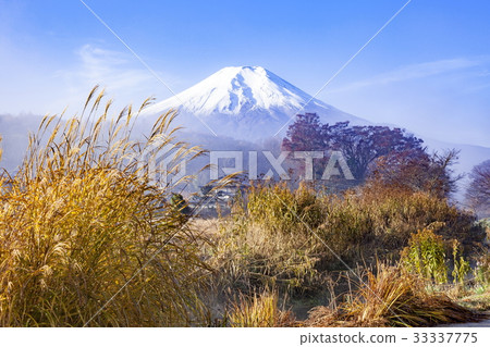 山梨縣Oshinomura的富士山和忍野的風景 山梨縣Oshinomura的富士山和忍野的風景 33337775