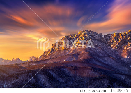 Seoraksan mountains at sunrise, South Korea. Seoraksan mountains at sunrise, South Korea. 33339055