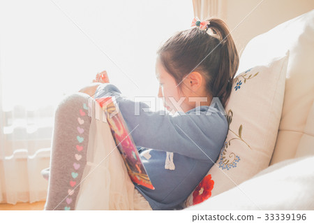 younger, trading card, little child 33339196