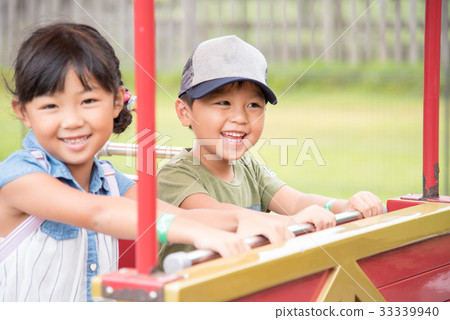 A child riding a vehicle 33339940