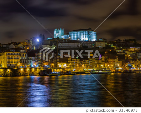 Porto old town - Portugal 33340973