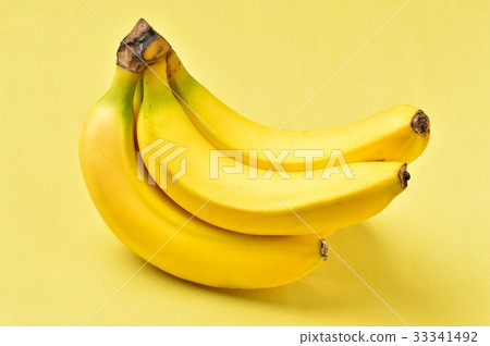 Caution) Black spots and scratches on the banana surface have been erased. Retouch marks will remain. Fruit banana. 33341492
