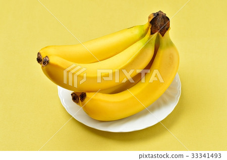 Caution) Black spots and scratches on the banana surface have been erased. Retouch marks will remain. Fruit banana. 33341493
