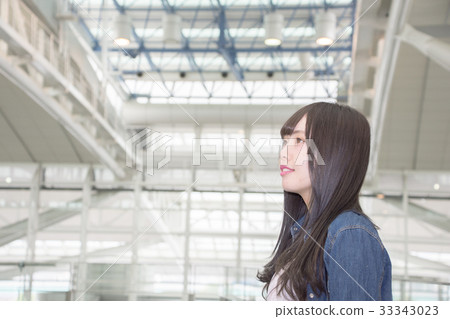 一個女人在機場 一個女人在機場 33343023