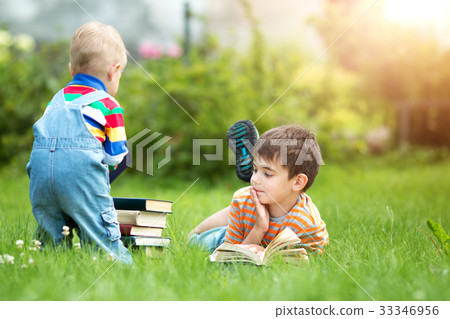 seven years old child reading a book 33346956