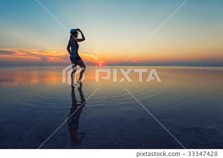 Beauty sunset on salty lake 33347428
