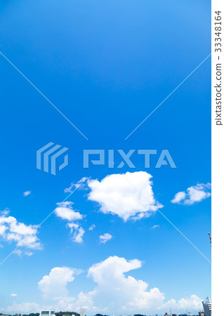 仲夏天空梅花期間晴朗的雲彩複製空間寬複製空間通用天空 仲夏天空梅花期間晴朗的雲彩複製空間寬複製空間通用天空 33348164