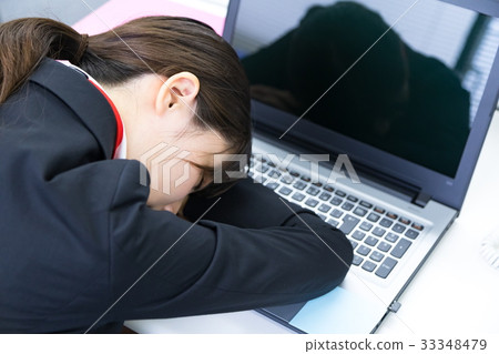 Sleepy female employees sleepy women who are sleepless tired people Asian people stock photos PC Sleepy female employees sleepy women who are sleepless tired people Asian people stock photos PC 33348479