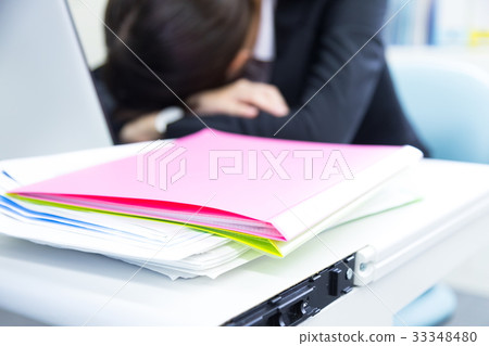 昏昏欲睡的女性員工昏昏欲睡的女性誰是不眠疲倦的人亞洲人股票照片PC 昏昏欲睡的女性員工昏昏欲睡的女性誰是不眠疲倦的人亞洲人股票照片PC 33348480